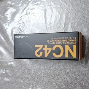 Nc 42 studio fix fluid foundation